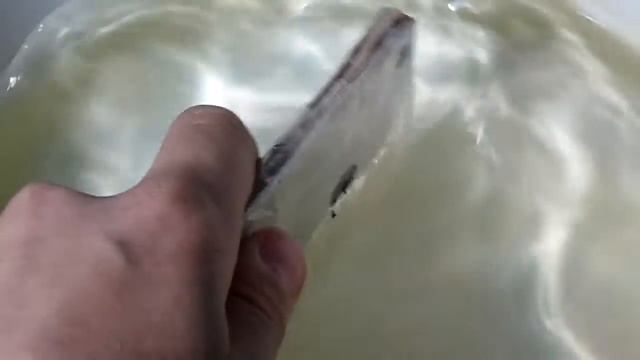 Убиваю айфон 5 S топлю в кастрюле !! смотреть онлайн