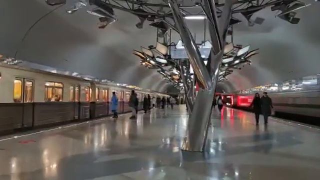 Москва и ретропоезд Сокольники на станции тропарёво смотреть онлайн