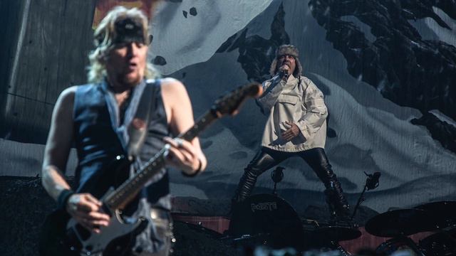 Bruce Dickinson Thinks He Can Be Replaced in Iron Maiden смотреть онлайн