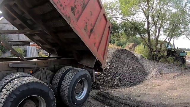 Работа на IVECO trakker!Возим щебень 20/40? смотреть онлайн