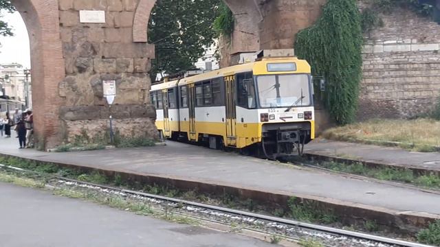 Оживленное движение трамваев в Риме ATAC смотреть онлайн