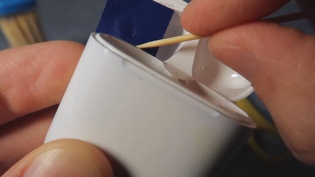 How To Clean AirPods/AirPods Pro Case - Make It Shiny Again! смотреть онлайн