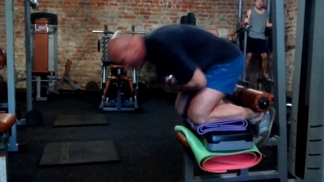 Клевалка (Розгибание бицепса бедра) смотреть онлайн