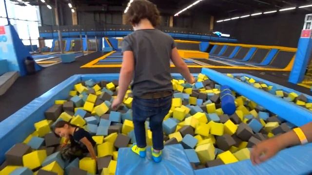 МЕГА СИЛКВЕЙ АСТАНА ❤ Mega Silk Way Astana в Казахстане/ БАТУТНЫЙ ПАРК В АСТАНЕ/ Казахстан смотреть онлайн