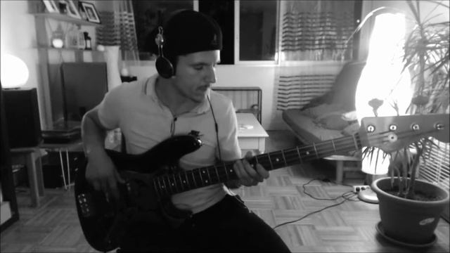 Pharrell Williams - Happy (Bass Cover) смотреть онлайн