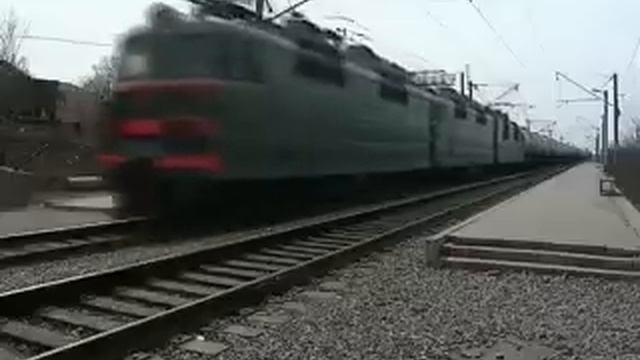 Преданный пес умирает на рельсах в ожидании хозяина.Русский Хатико смотреть онлайн