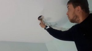 Как достать встроенный светильник из натяжного потолка.Сделай сам потолок!
