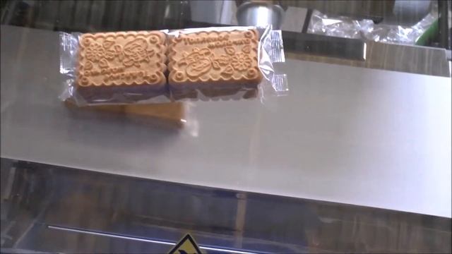 Упаковывание печенья, зефира, и продуктов в таре на одной МГУ-НОТИС-150 смотреть онлайн