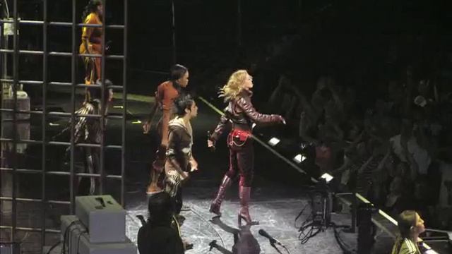 Madonna - Confession Tour 07-02-2006 Slideshow смотреть онлайн