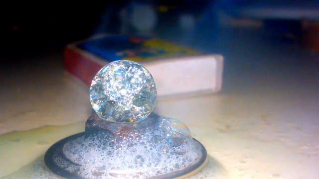 Эксперимент. Стеклянный шарик. Охлаждение после нагрева. смотреть онлайн