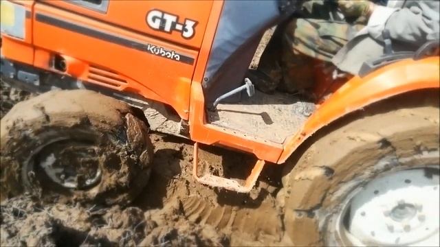 вытаскиваем из болота Японский трактор, и блондинка укрощает мустанга смотреть онлайн