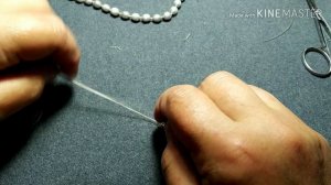 Как завязывать узелки между бусинами. Собрать бусы