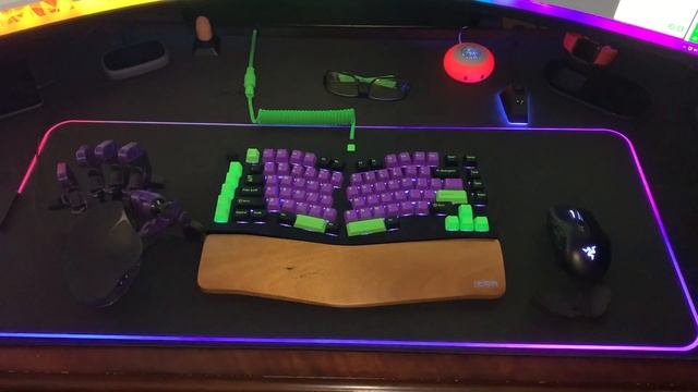Razer Strider Chroma missing Green Specturm смотреть онлайн