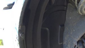 Замена передних пластиковых подкрылок и защиты двигателя Camry 40. Бампер надо менять....