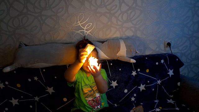 Вы только посмотрите!ЧТО ЖЕ МАМА ОТ МЕНЯ ПРЯЧЕТ?! смотреть онлайн