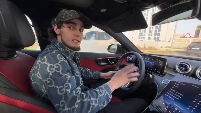 ПЕРВЫЙ ВЗГЛЯД НА НОВЫЙ МЕРСЕДЕС С - КЛАСС 2023 В ДУБАЕ! смотреть онлайн