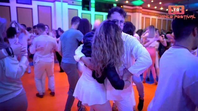 Dario bachata social dance @bachatasensual смотреть онлайн