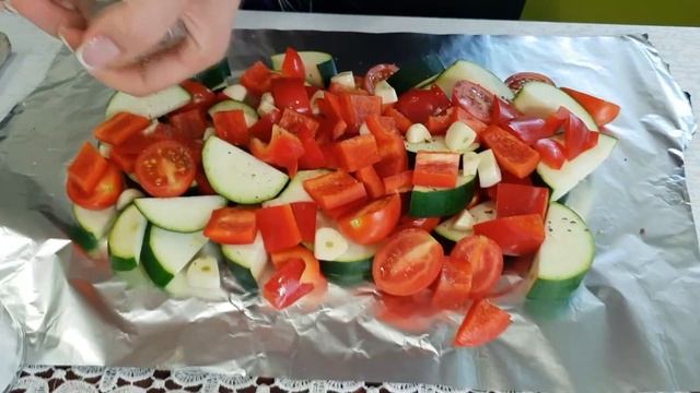 Как приготовить рыбу Дорадо. Самый вкусный рецепт запекания рыбы с овощами в духовке в фольге смотреть онлайн