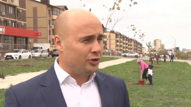 Вдоль улицы Ленина появилась новая аллея смотреть онлайн