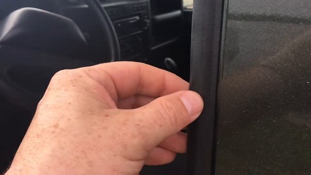 LR Defender 90 (уплотнитель дверей 2)