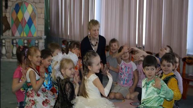 Любите ли вы театр так, как любим его мы...