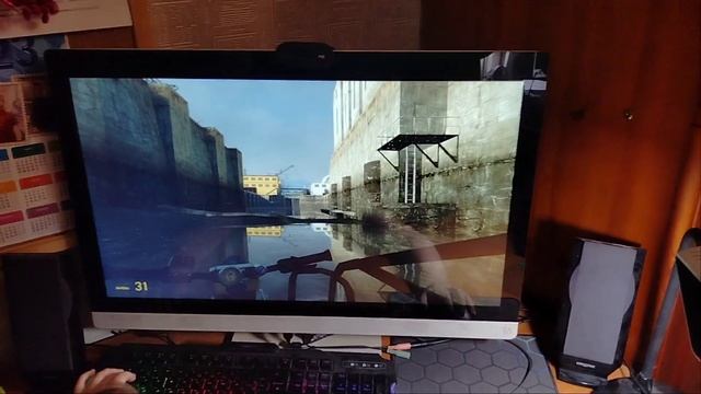 Учу свою сестру играть в Half-life 2) смотреть онлайн