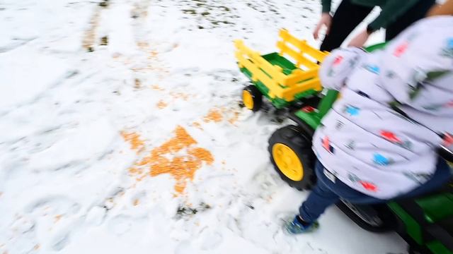 we feed the deer using his John Deere toy tractor and wagon смотреть онлайн