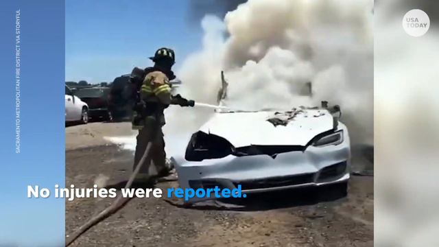 California Firefighters Submerge Tesla In Water To Extinguish Fire | USA TODAY