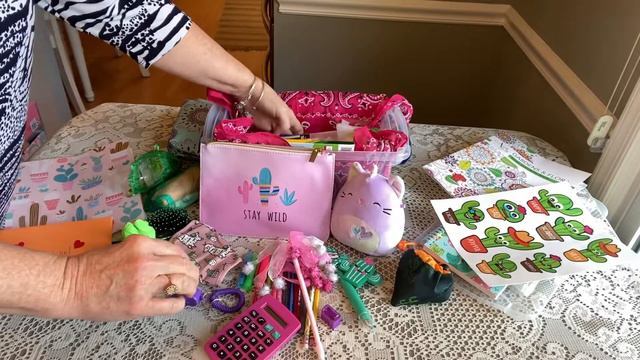 Girl 10-14 Unboxing for Operation Christmas Child - 2021 смотреть онлайн