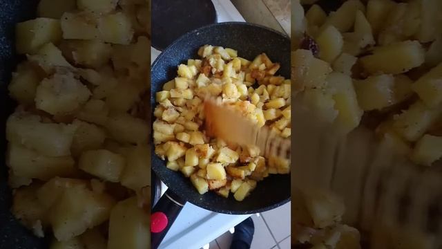 ГОТОВЛЮ ВКУСНЫЙ ОБЕД ЖАРЕНАЯ КАРТОШКА С ТУШЕНКОЙ смотреть онлайн