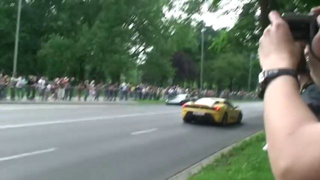 Ferrari F430 Scuderia vs Lamborghini Murcielago LP640 Stright Pipes смотреть онлайн