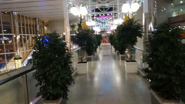 ХУРГАДА. #65 - МИНСК. ПРЕДНОВОГОДНИЙ ЖЕЛЕЗНОДОРОЖНЫЙ ВОКЗАЛ глубокой НОЧЬЮ. смотреть онлайн