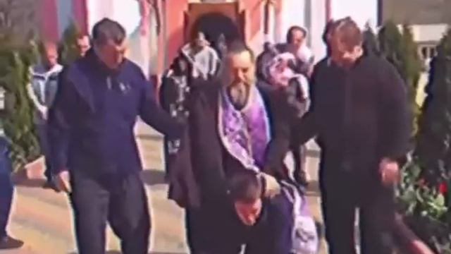 С Пасхой ! Кадило крутится , лавэха мутится.