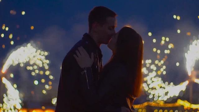 Предложение руки и сердца под наземный фейерверк смотреть онлайн