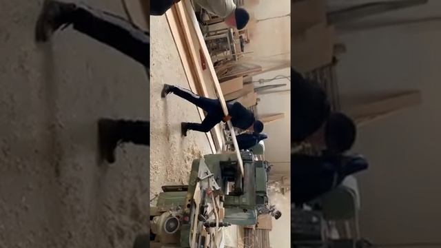 Пропускаем сосновую доску через рейсмус. смотреть онлайн