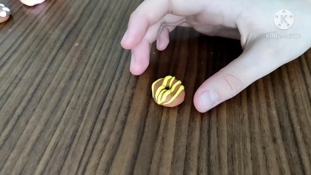 Лепим и украшаем пончики из лёгкого пластилина? смотреть онлайн