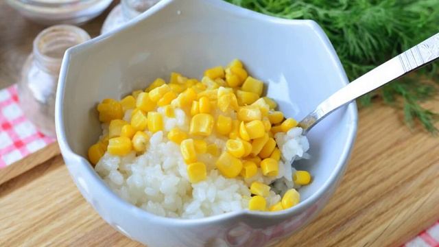 Салат с рисом и яйцом смотреть онлайн