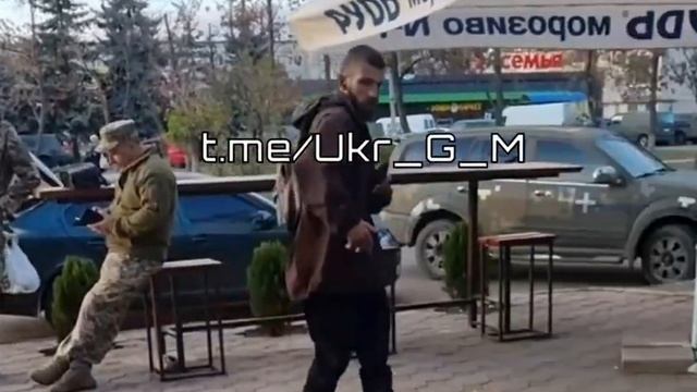 При виде ТЦК автоматически включается режим танцор, и ноги сами несут тебя в пляс. смотреть онлайн