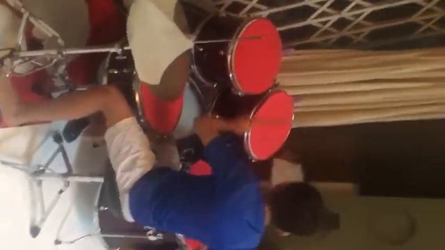 7.5 year old learning music online.... one the beat with Metronome!! смотреть онлайн