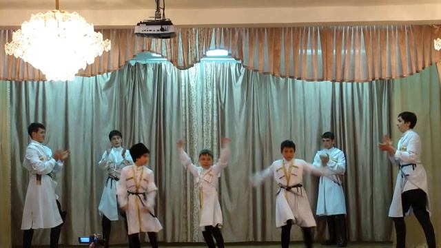 "Горский танец" народный хореографический ансамбль "Юность Карачая" 12.05.2016 смотреть онлайн
