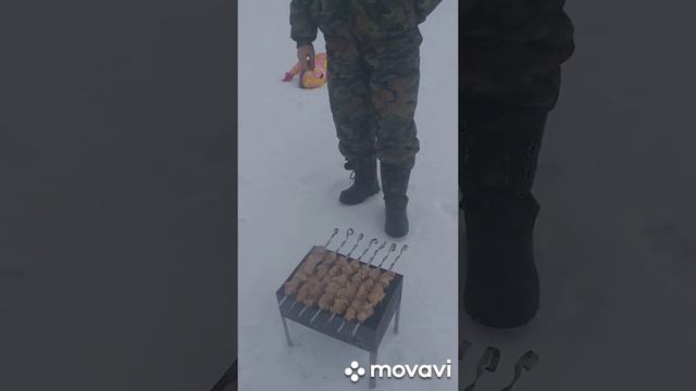 зимняя рыбалочка с шашлычком 😉👌 смотреть онлайн