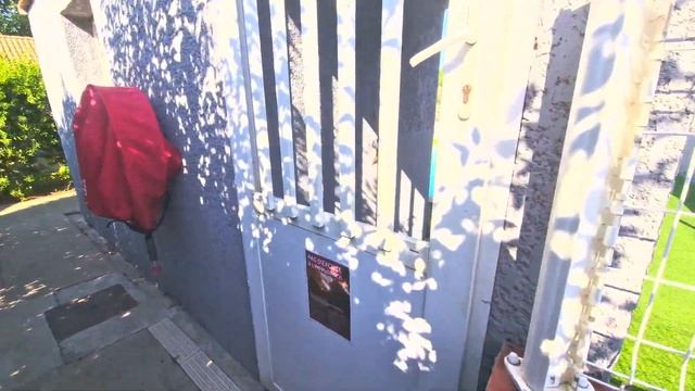 Бассейн около нашего домика у моря во Франции смотреть онлайн