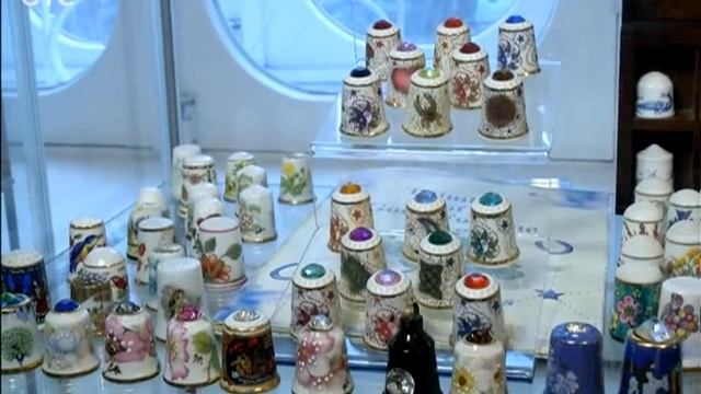В Новосибирске открылась необычная выставка картин, выполненных в объёмной технике вышивки лентами смотреть онлайн