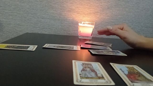 На 4 королей ?: Выйдет ли на связь? позвонит, напишет ли? смотреть онлайн