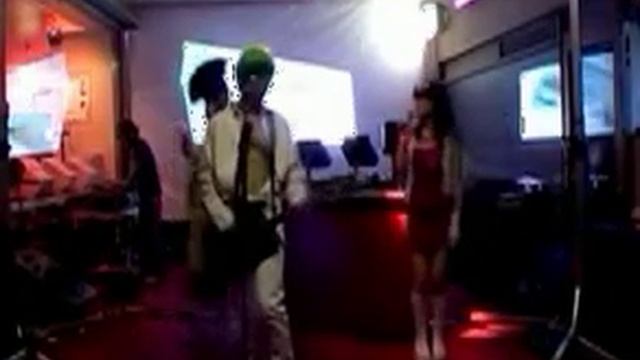 Money, 2Kurt DIE-OR LIVE! To 12.8.2004 at Mbar @ Lasipalatsi, Helsinki смотреть онлайн