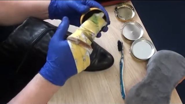 Простая чистка черной обуви смотреть онлайн