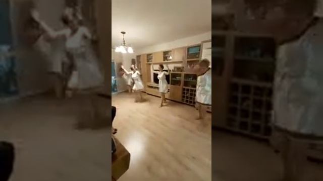 Вдохновились Грецией и пожалуйста, новый танец!!! смотреть онлайн