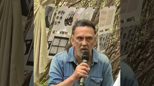 Валерий Кочнев читает свои стихи на малой сцене фестиваля КЛЮЧ в Тюмени 23.07.23 смотреть онлайн