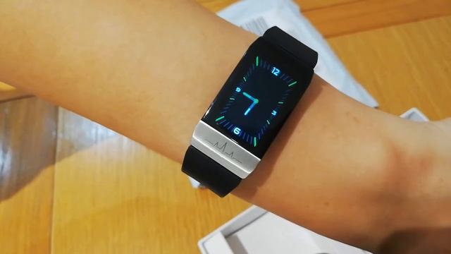 Smart Watch Fitbit Q1S Review أنا جيتكوم اليوم بالساعة الذكية смотреть онлайн