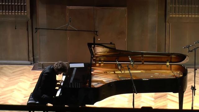 Лукас Генюшас смотреть онлайн